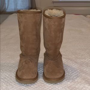 Girls size 13 UGG Tall Classic II boots